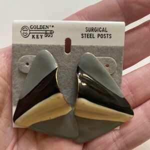 Vintage Golden Key Geometric pierced Earrings in Grey, Black and Cream